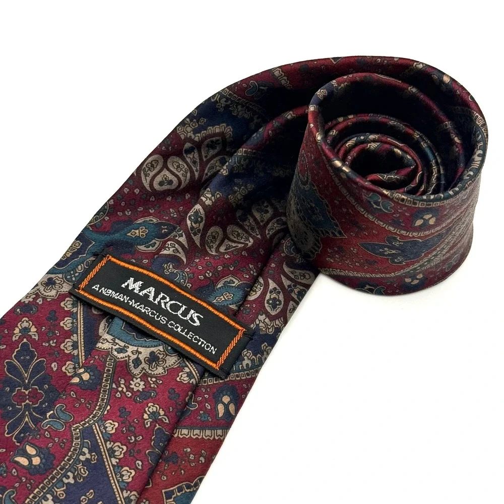 Marcus Neiman Marcus‎ Silk Tie Mens Burgundy Navy Paisley Handmade USA 3.625in